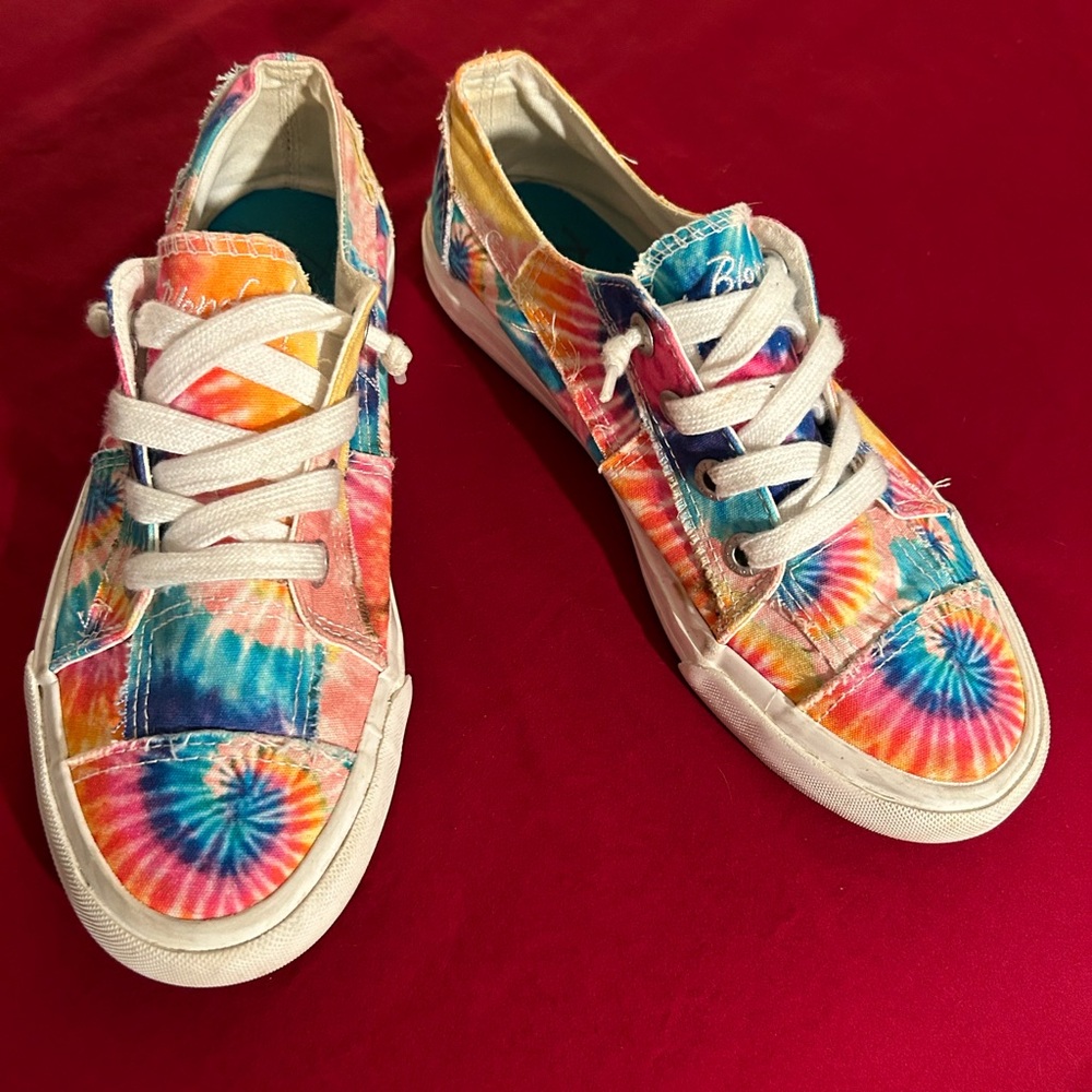 Tie-dye blowfish 7.5 you should slip on sneaker